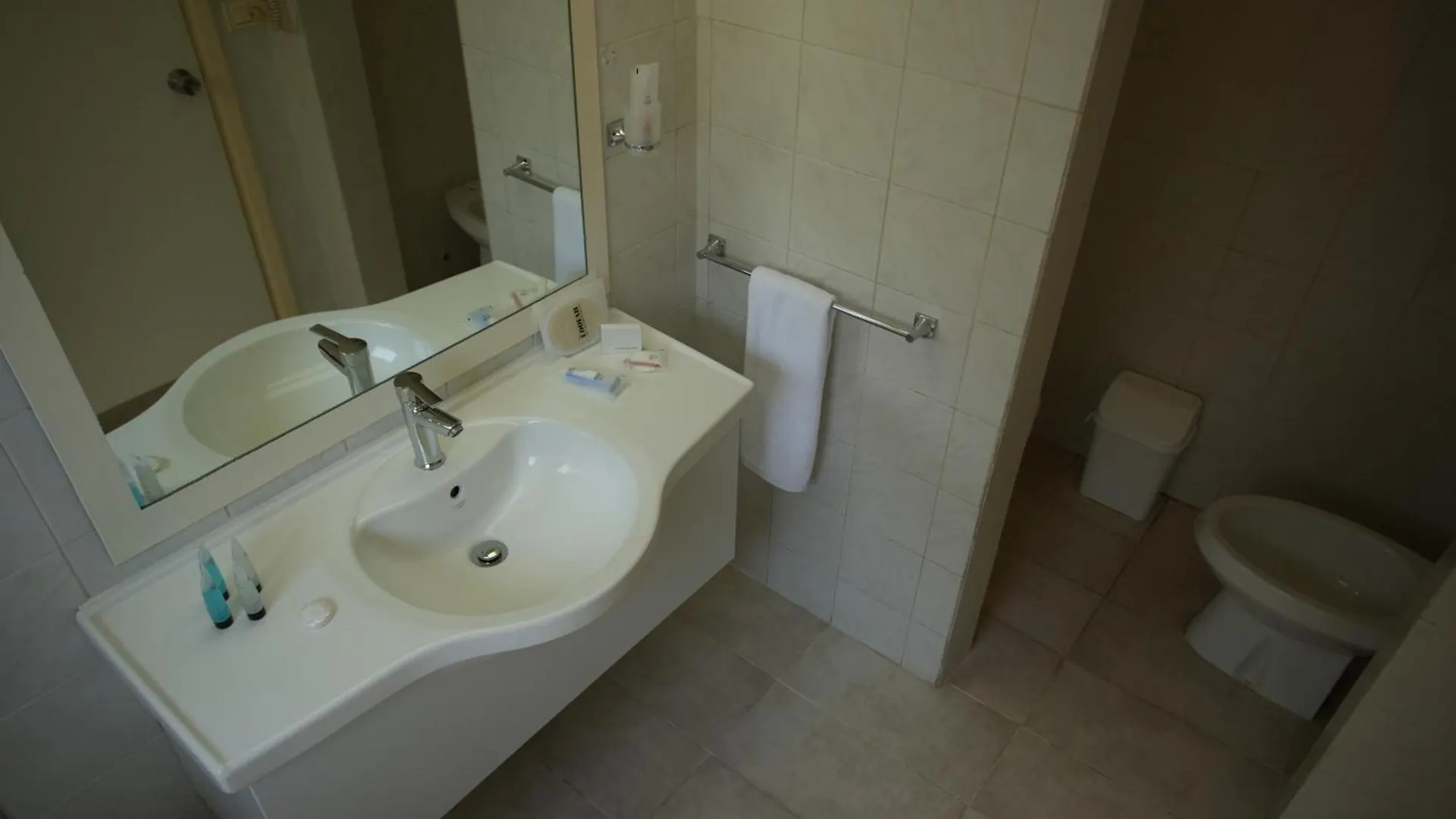 Manara Riva Suites Beirut 4*,