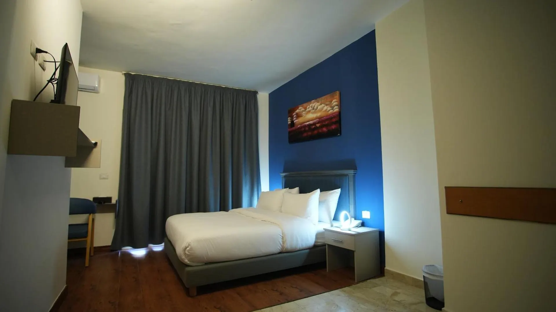 Manara Riva Suites Beirut 4*,